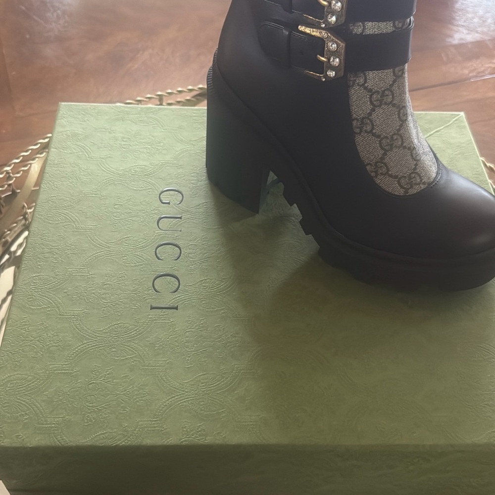 Gucci Black Women's Shoes - Picture 6 of 9